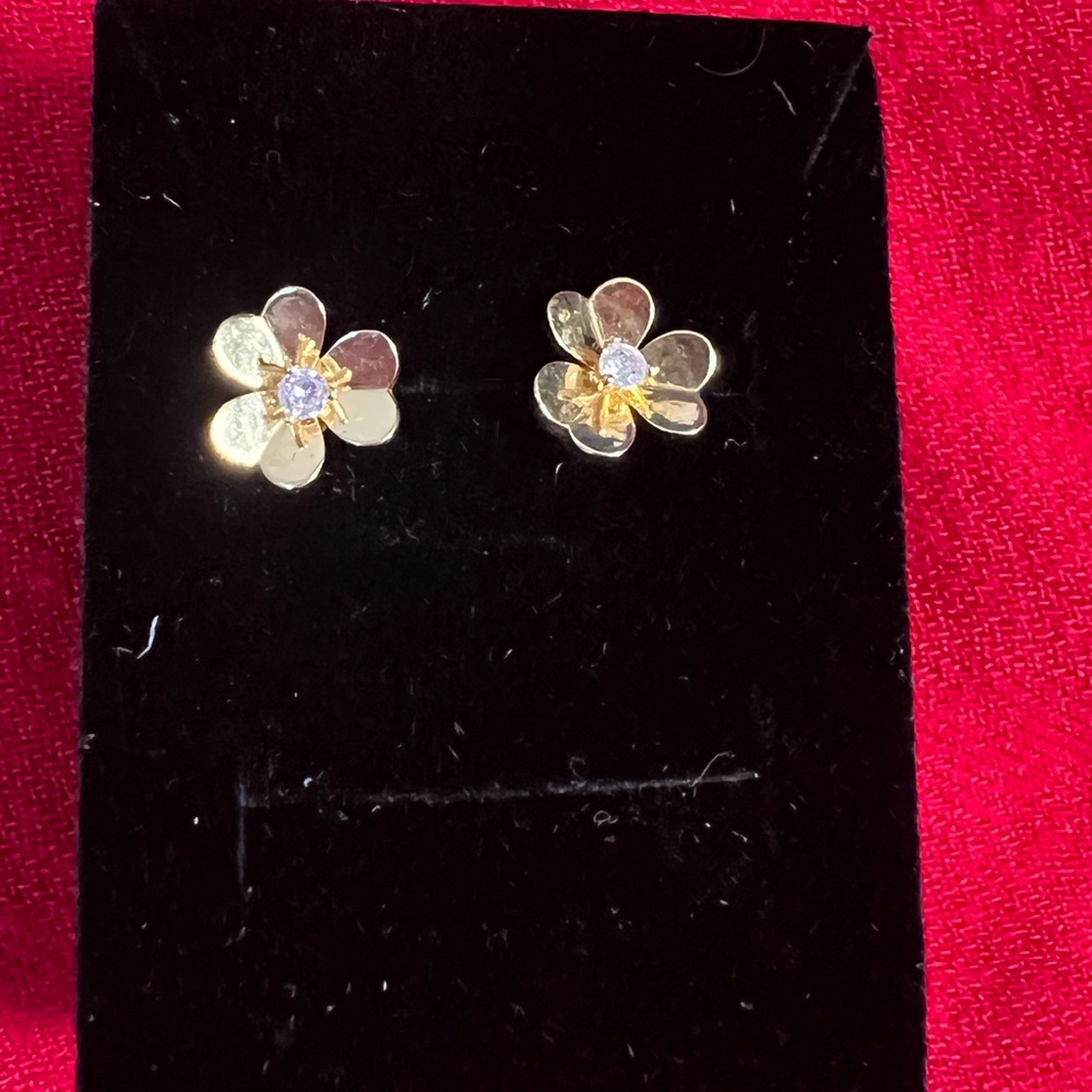 18k yellow gold Flower Stud Earrings with ZC stone